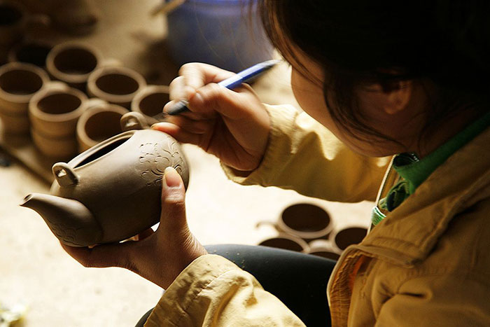thanh ha pottery village traditional artist